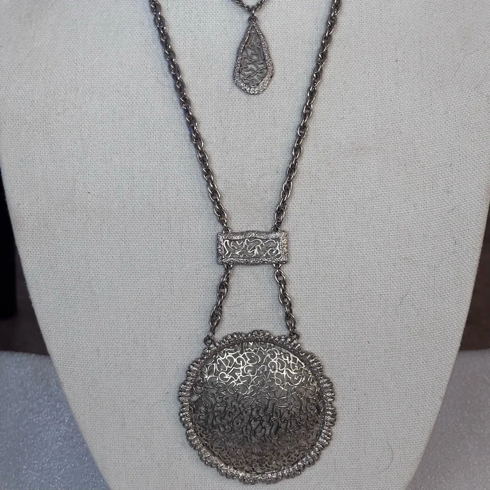 🌼Two Tier Filigree Large Medallion Pendant Necklace - Picture 2 of 5